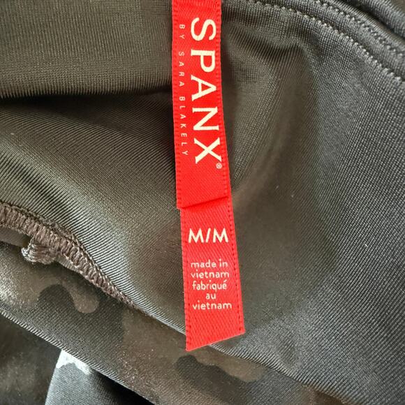 Spanx Leggings Women’s | Black Camo Print High Rise Compression | Medium - Picture 4 of 10